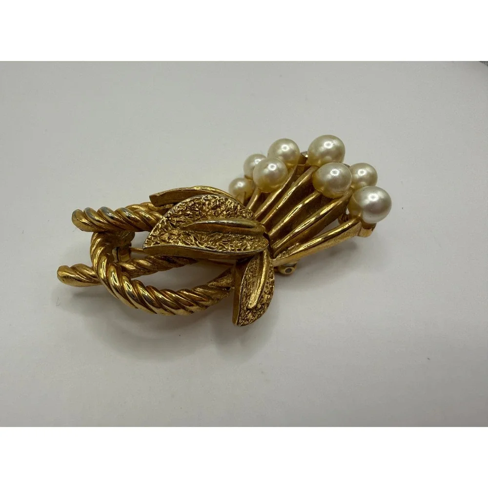 Crown Trifari Gold Tone Faux Pearl Rhinestone Brooch Vintage Floral Pin